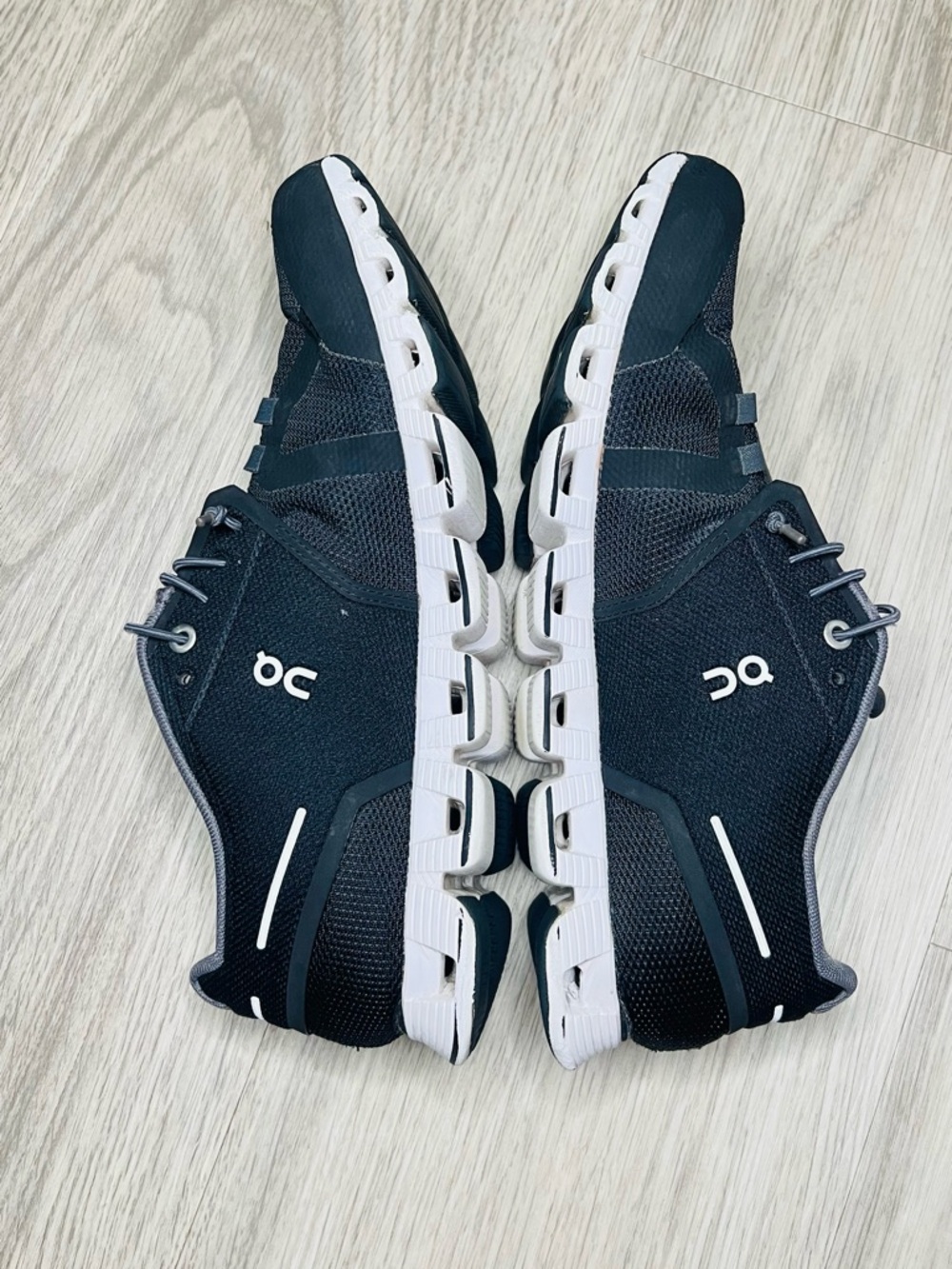 On Cloud Women’s 9.5 Black White Athletic Running Shoes Swiss Engineering *READ - Picture 8 of 13